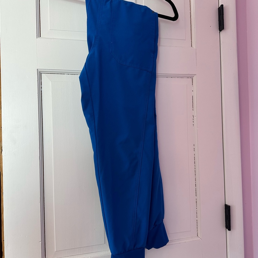 Yale YNHH royal blue nursing scrub tops & bottoms - Picture 2 of 11